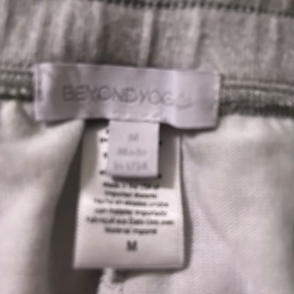 Beyond Yoga Grey/ White Snakeskin Lounge Set (long sleeve top + lounge pants) - Picture 6 of 7